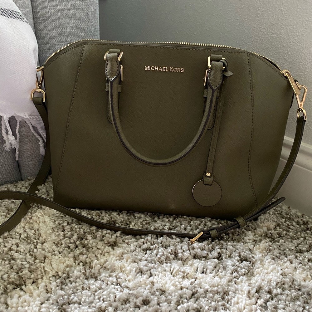 SOLD❌Large Michael Kors crossbody purse